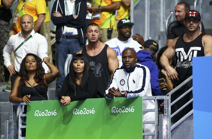 Floyd Mayweather Jr acompanha o boxe dos Jogos do Rio (Foto: REUTERS/Peter Cziborra)