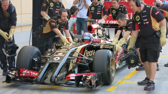 Romain Grosjean no E22, novo carro da Lotus (Foto: Divulgação)