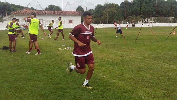 Thiago Potiguar é poupado no América RN goleiro volta a treinar