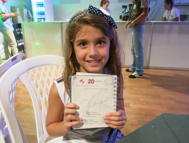 Amanda, menina de 7 anos, vai ao WTA Brasil para ver Venus Williams (Foto: Matheus Tibúrcio)