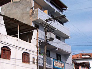 Prédio em São Marcos (Foto: Reprodução/TV Bahia)