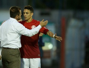 Dunga conversa com Caio em derrota do Inter para o Cruzeiro (Foto: Alexandre Lops/Divulgação Inter)