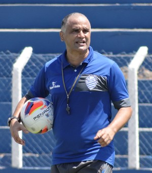 Oliveira Canindé, técnico do CSA (Foto: Leonardo Freire/GloboEsporte.com)