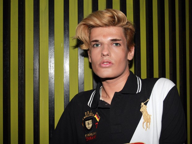 Celso Santebanes, o Ken humano, em festa em São Paulo (Foto: Celso Tavares/ EGO) Celso Santebanes, o Ken humano, em festa em São Paulo (Foto: Celso Tavares/ EGO)