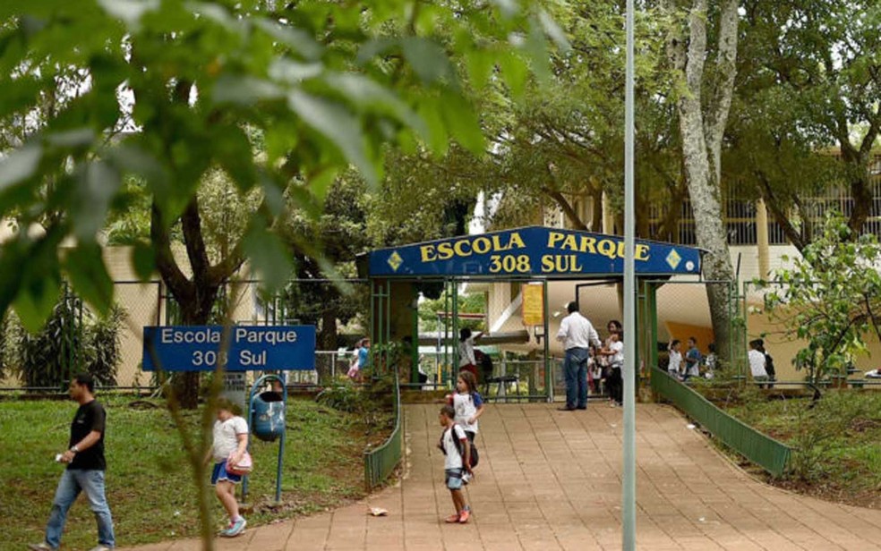 Portão principal da escola parque da 308 sul (Foto: André Borges / Agência Brasília)