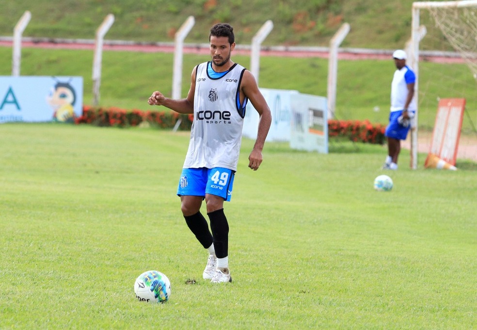 Maranhão, lateral do União de Rondonópolis (Foto: Julio Tábile / Sinop FC)