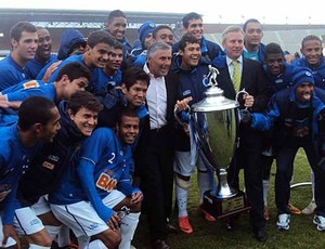 Juniores do Cruzeiro campeões na Holanda (Foto: Divulgação/Site Oficial Cruzeiro)