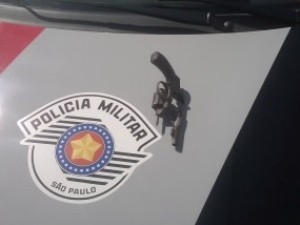 Adolescente é detido por porte ilegal de arma em Jacareí, SP (Foto: Divulgação/ Polícia Militar)