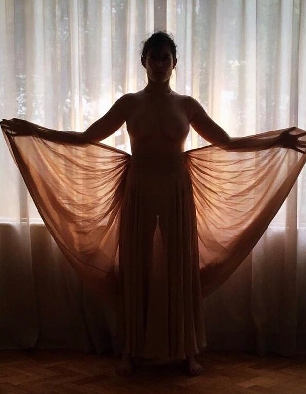 Giselle Iti Posa Look Nude Revelador E F S A Enchem De Elogios