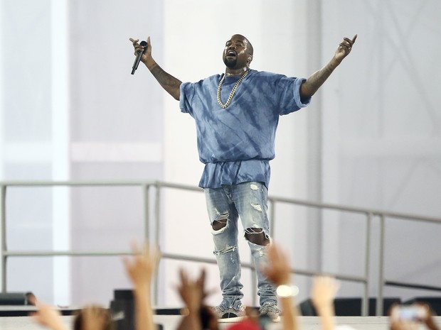 Kanye West se apresenta na cerimônia de encerramento dos Jogos Pan-Americanos em Toronto, no Canadá (Foto: Matt Detrich/ Reuters)