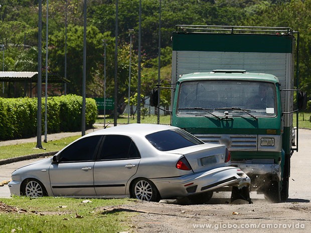 Amarilys sofre acidente no trânsito (Foto: Fábio Rocha / TV Globo)