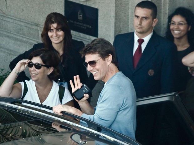 Tom Cruise sorriu e acenou para fâs na saída do hotel (Foto: Christian Rodrigues) Tom Cruise sorriu e acenou para fâs na saída do hotel (Foto: Christian Rodrigues)