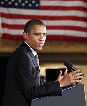 Obama discursa durante evento para arrecadar fundos para a campanha, na sexta (16), em Chicago (Foto: Pablo Martinez Monsivais / AP)