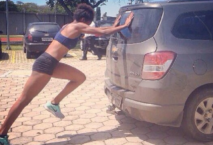 Nubia Soares atleta salto triplo durante treinamento  (Foto: Núbia Soares/Arquivo Pessoal)