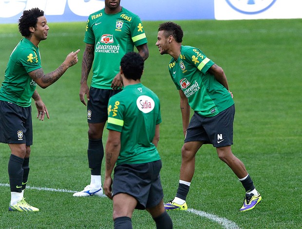 Marcelo neymar brasil treino (Foto: Agência AP)