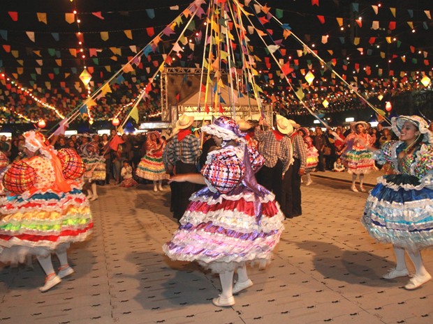 Festas juninas, como a do Clube Pinheiros, terão barracas com comidas típicas e quadrilha (Foto: Divulgação/ECP)