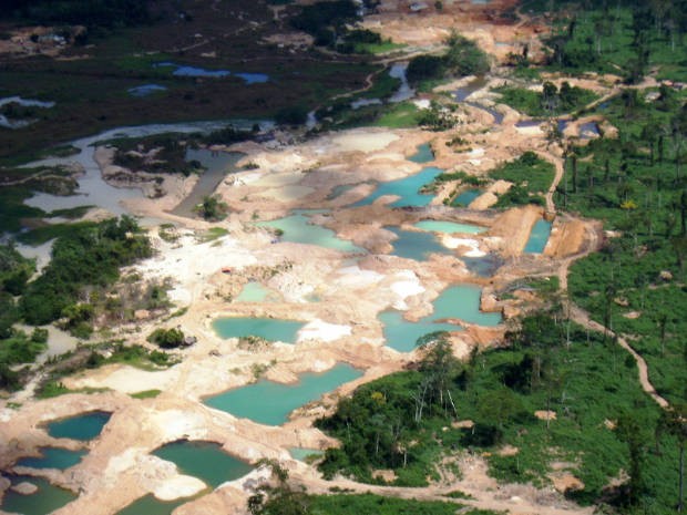 Garimpo clandestino de cassiterita, na Vila Taboca, em São Félix do Xingu (Foto: Leonardo Tomáz/Ibama)