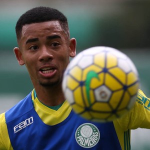 Gabriel Jesus volta 100% após pausa no Palmeiras