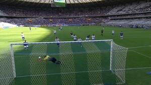 Defesa do goleiro Giulliano, da URT (Foto: Reprodução/TV Globo Minas)