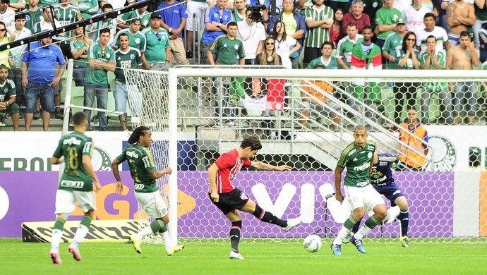 Carlos Cereto vê Pato como jogador de exibição e elogia Rafael Marques