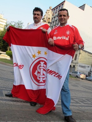 Torcedores do Inter em Santos (Foto: Lincoln Chaves / Globoesporte.com)