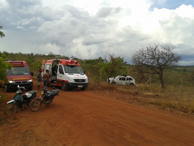 Vítimas estavam no mesmo carro (Foto: Divulgação / Corpo de Bombeiros)