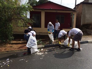Ação Caer nos Rios também retirou lixo de bairro em Boa Vista (Foto: Caer/Divulgação) Ação Caer nos Rios também retirou lixo de bairro em Boa Vista (Foto: Caer/Divulgação)