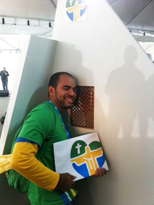 Renan Sousa, 23 anos, de Paracuru (CE), foi um dos jovens que se confessou com o Papa Francisco (Foto: Perla Rodrigues/G1)