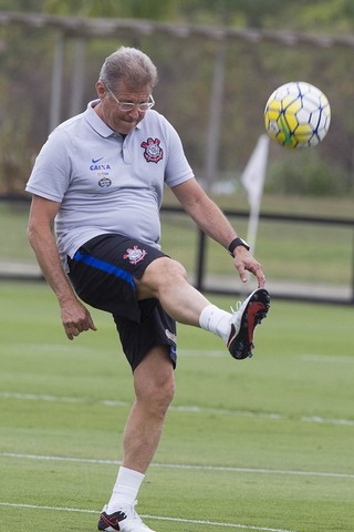 Dia de alegrar a Fiel! Corinthians tenta afundar o Inter e reagir no Brasileirão