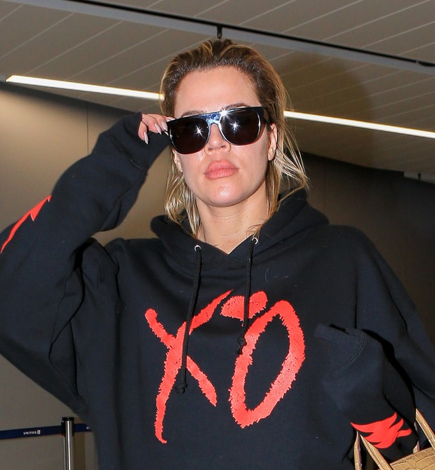 X17 - Khloe Kardashian em aeroporto de Los Angeles, nos Estados Unidos (Foto: X17online/ Agência)