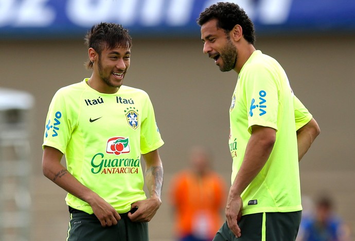 Fred e Neymar Treino Seleção Brasileira (Foto: Agência EFE) Fred e Neymar Treino Seleção Brasileira (Foto: Agência EFE)