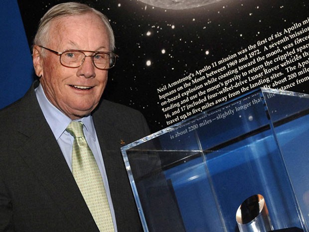 Armstrong, em imagem de 2006, após receber prêmio  (Foto: NASA Kennedy Center Media Archive Collection)