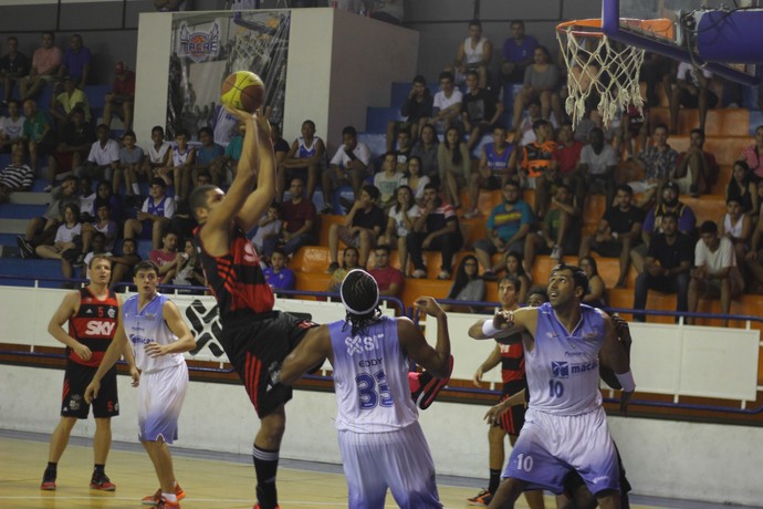 Macaé x Flamengo Campeonato Estadual de basquete (Foto: Raphael Bózeo / Divulgação)