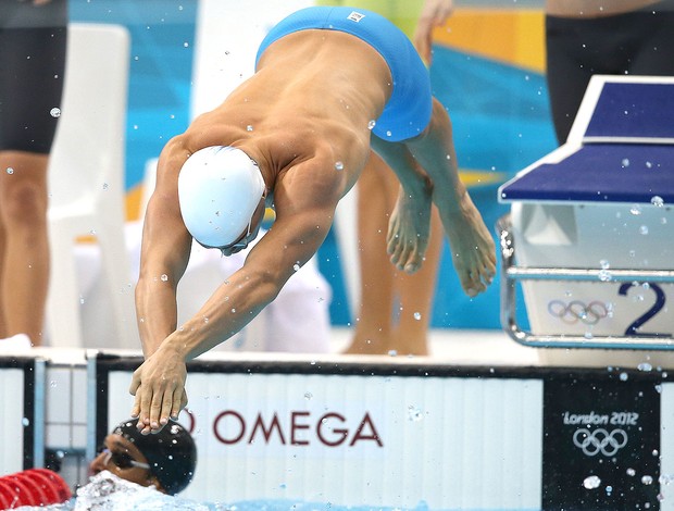Bruno Fratus no revezamento de natação do Brasil em Londres (Foto: Satiro Sodré / Agif)