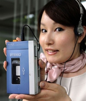 Walkman para fitas cassete (Foto: Yoshikazu Tsuno/AFP)