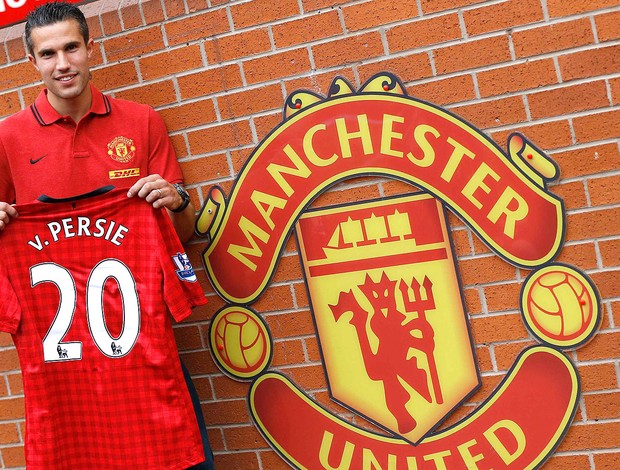 Robin van Persie apresentado no Manchester United (Foto: Reuters)