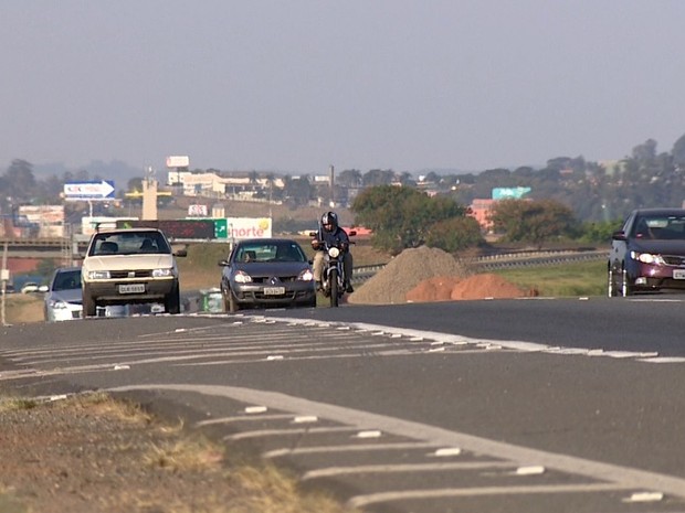 Em todo estado de SP, 17 mil motoristas foram multados por não usarem farol baixo em rodovias (Foto: Reprodução / EPTV)