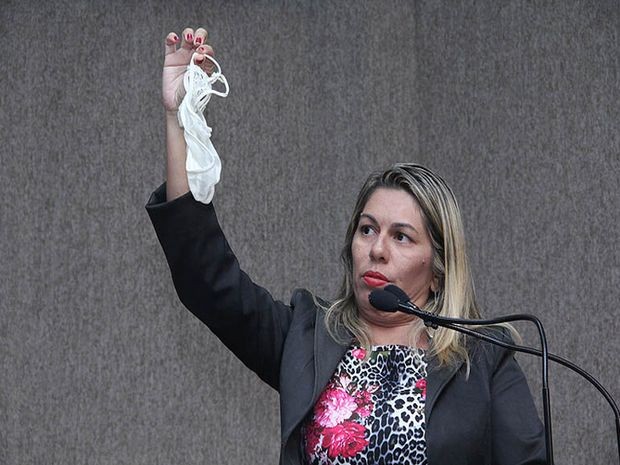 Vereadora do PCdoB usa tribuna para destacar violência contra a mulher (Foto: Acrisio Siqueira/CMA)