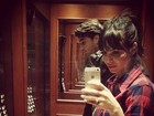 Sthefany Brito tira foto com o namorado em elevador