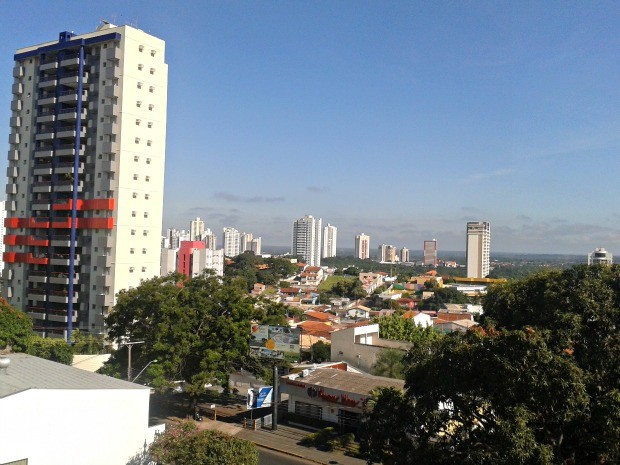 Sol voltou a aparecer em Cuiabá neste domingo (19) (Foto: Pollyana Araújo/ G1)