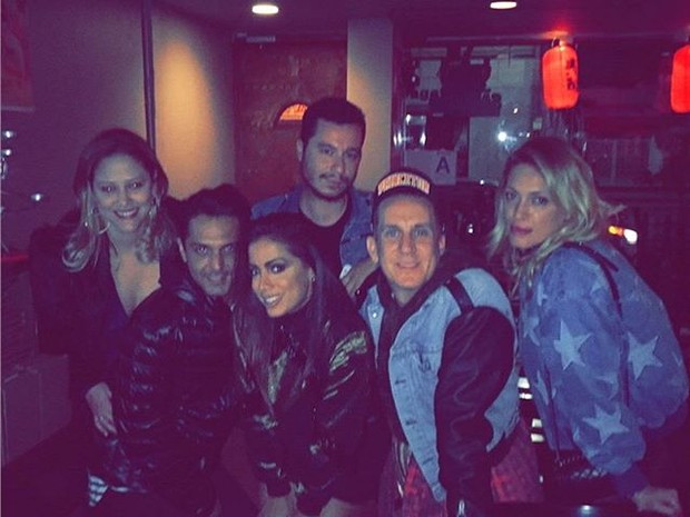 Anitta com amigos nos Estados Unidos (Foto: Instagram/ Reprodução)