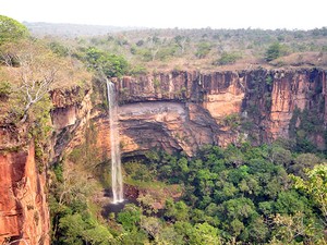 Visitas na Cachoeira Véu de Noiva, em Chapada dos Guimarães (MT), estão suspensas por conta das queimadas no parque (Foto: Denise Soares/G1) Visitas na Cachoeira Véu de Noiva, em Chapada dos Guimarães (MT), estão suspensas por conta das queimadas no parque (Foto: Denise Soares/G1)