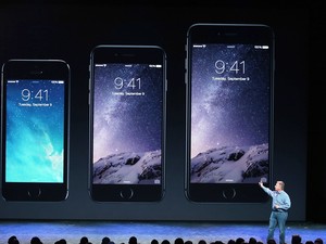 Phil Schiller, vice-presidente de marketing internacional da Apple, fala sobre o novo iPhone 6 (Foto: Justin Sullivan/Getty Images/AFP)
