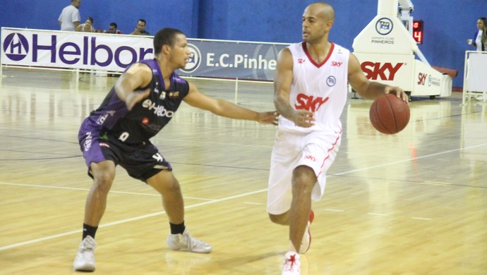 Basquete NBB - Pinheiros x Mogi das Cruzes - irmãos Joe Smith e Jason Smith (Foto: Guilherme Peixinho/Divulgação)