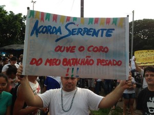 Mensagens com vários tipos de reivindicações são postadas em cartazes (Foto: Clarissa Carramilo/G1)