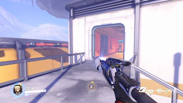 Mercy cura seus aliados em Overwatch (Foto: Reprodução/Felipe Vinha)