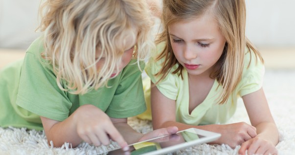 5 jogos gratuitos e educativos para as crianças brincarem no tablet -  Revista Crescer