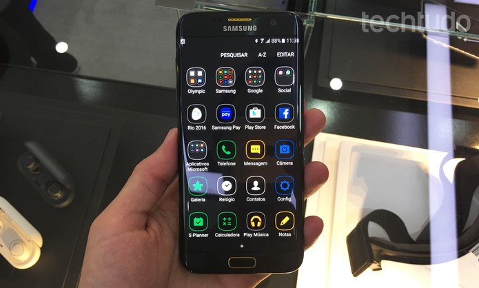 Galaxy S7 Edge terá uma versão em homenagem aos jogos olímpicos (Foto: Thássius Veloso/ TechTudo) Galaxy S7 Edge terá uma versão em homenagem aos jogos olímpicos (Foto: Thássius Veloso/ TechTudo)