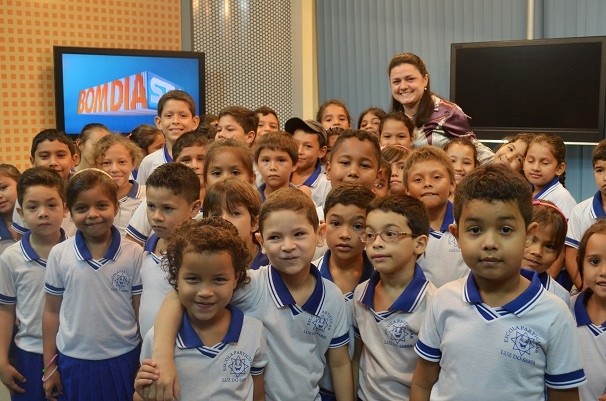 Alunos da Escola Luz do Saber visitam TV Tapajós (Foto: Priscila Miranda/ TV Tapajós)