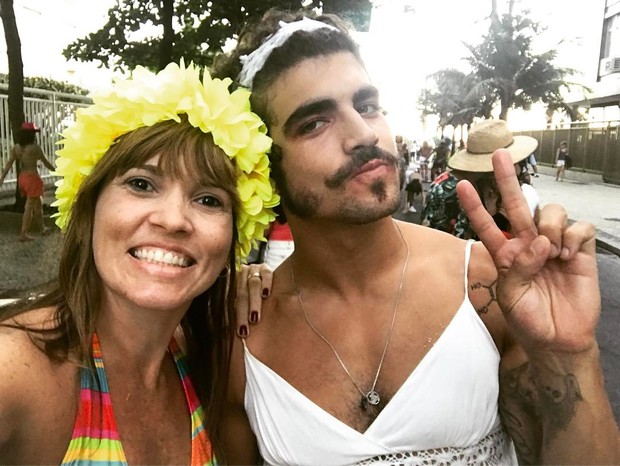 Caio Castro faz a festa de foliões no Rio (Foto: Instagram / Reprodução)